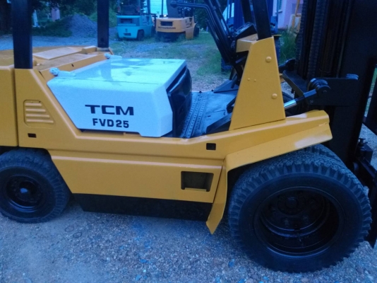 ขายรถยก TCM FD25 Z2 เครื่องดีเซล C240 เสาสูง 3 เมตร ยกได้ 2.5 ตัน เกียร์ออโต้ ล้อหน้าคู่ รถนอกนำเข้า ติดต่อ 098-7962549 ขายรถยก TCM FD25 Z2 เครื่องดีเซล C240 เสาสูง 3 เมตร ยกได้ 2.5 ตัน เกียร์ออโต้ ล้อหน้าคู่ รถนอกนำเข้า ติดต่อ 098-7962549