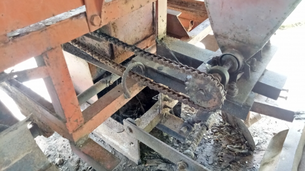 ขายเครื่องปลูกอ้อยกลกิจร่องคู่ 40เซนพร้อมใช้สวยๆ ขายเครื่องปลูกอ้อยกลกิจร่องคู่ 40เซนพร้อมใช้สวยๆ