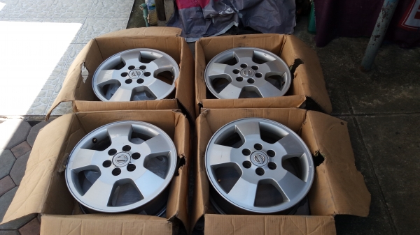 ขายล้อรถกระบะ NIISSAN นาวาร่า รถบ้านติดรถออกห้างมือสอง 4วง 2,000 บาท สวยสภาพดีสีเดิมไม่คดไม่ดุ้ง