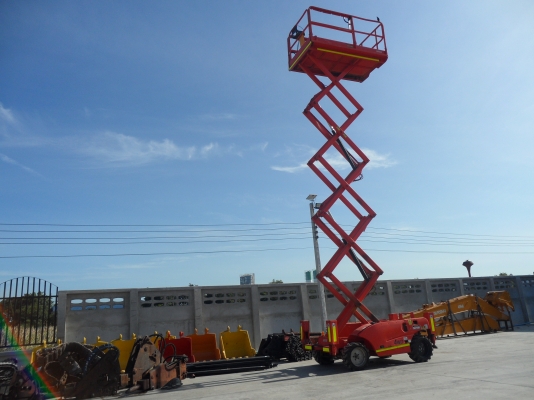 รถกระเช้าขากรรไกร 12เมตร  compact 12dx ขับเคลือน4ล้อ เครื่องดอยซ์ ราคา 285,000 บาท สนใจโทรหาหรั่งที่เบอร์ 081-989-1989 หรั่งครับ