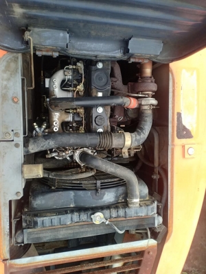 ขายจ้า..HITACHI EX120-5 เก่านอกแท้  เดิมๆๆ  มีลายแย๊ก ใช้งานมา 6,xxx ชั่วโมง  สภาพสวย พร้อมใช้ โทร 089-3818694 จ๊อย