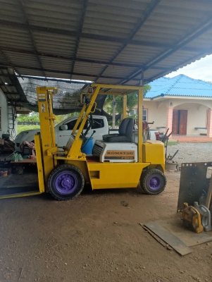 ขายฟอล์คลิฟท์เครื่องดีเซล 2.5 ตัน รายละเอียดโทรถามคุณหนุ่ม086-0748399