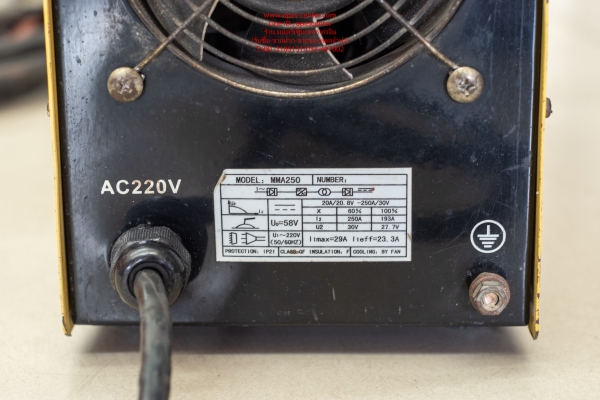 เครื่องเชื่อมอินเวอร์เตอร์ 250 A ยี่ห้อ Lucky Pro รุ่น MMA-250 สภาพดี เครื่องเชื่อมอินเวอร์เตอร์ 250 A ยี่ห้อ Lucky Pro รุ่น MMA-250 สภาพดี