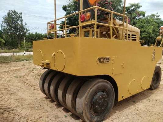 ขายรถบด 11 ล้อ  รถสวยๆ ยางดี  สภาพ พร้อมใช้งาน เจ้าของขายเอง  370,000  บาท