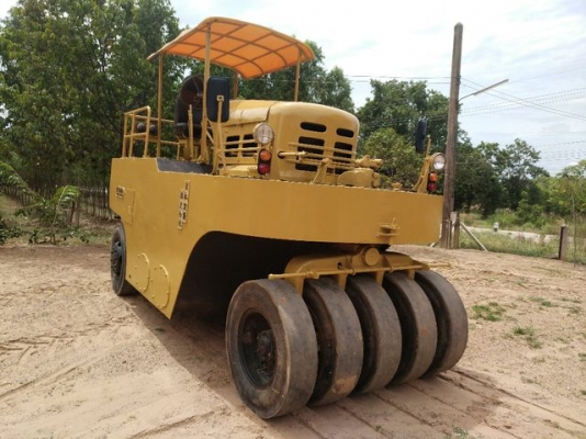 ขายรถบด 11 ล้อ  รถสวยๆ ยางดี  สภาพ พร้อมใช้งาน เจ้าของขายเอง  370,000  บาท