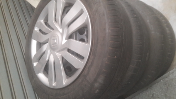 กระทะล้อขอบ15 พร้อมยางถอดจาก HONDA CITY ปี 2014 ยางสวย 80\% กระทะล้อขอบ15 พร้อมยางถอดจาก HONDA CITY ปี 2014 ยางสวย 80\%