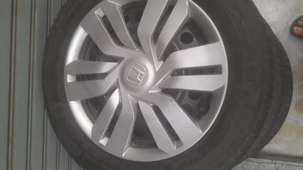 กระทะล้อขอบ15 พร้อมยางถอดจาก HONDA CITY ปี 2014 ยางสวย 80\% กระทะล้อขอบ15 พร้อมยางถอดจาก HONDA CITY ปี 2014 ยางสวย 80\%