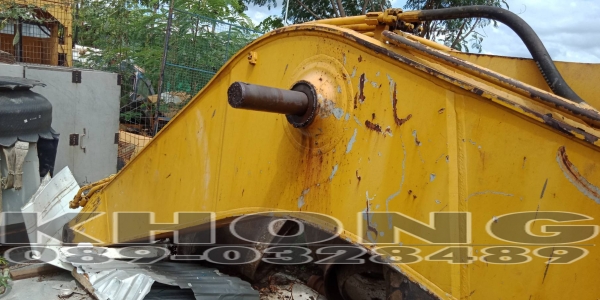 ขายด่วน บูมแผงคอนโทล ถังน้ำมัน ถังไฮโดรลิค Komatsu200รุ่น5 5รายการขาย เพียง 70000 บาท