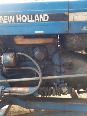 รถFORD ทะเบียนพร้อมโอน เครื่องดี รถใช้งานอยุ่ สนใจโทร081-810-8927นพดลครับ