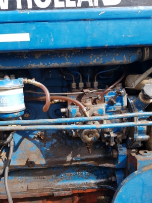 รถFORD ทะเบียนพร้อมโอน เครื่องดี รถใช้งานอยุ่ สนใจโทร081-810-8927นพดลครับ