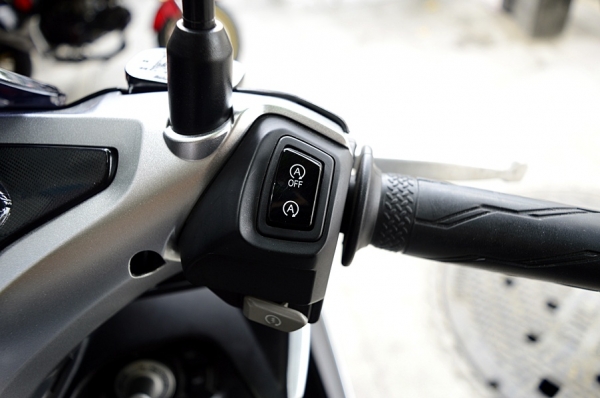 aerox สีเทาลายใหม่ ตัวท็อปสุด กุญแจสมาร์ทคีย์ รถบ้านสวยเล่มทะเบียนพร้อม