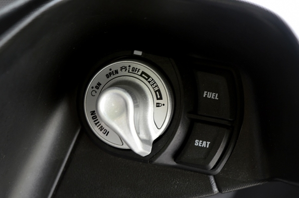 aerox สีเทาลายใหม่ ตัวท็อปสุด กุญแจสมาร์ทคีย์ รถบ้านสวยเล่มทะเบียนพร้อม