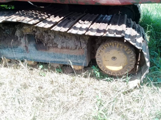 ขาย KOMATSU PC200-3 เครื่องดีช่วงล่างดีเป็นรถยกอ้อยในลานแต่ให้บุ้งกี๋เหมือนเดิมราคา 250,000