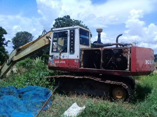 ขาย KOMATSU PC200-3 เครื่องดีช่วงล่างดีเป็นรถยกอ้อยในลานแต่ให้บุ้งกี๋เหมือนเดิมราคา 250,000