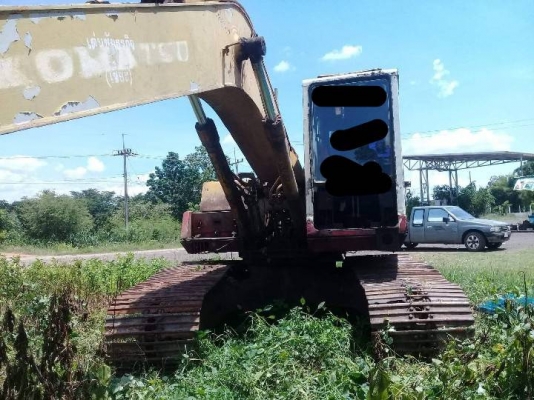 ขาย KOMATSU PC200-3 เครื่องดีช่วงล่างดีเป็นรถยกอ้อยในลานแต่ให้บุ้งกี๋เหมือนเดิมราคา 250,000