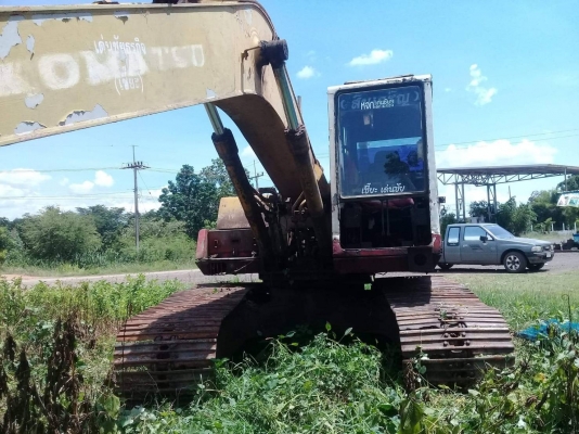 ขาย KOMATSU PC200-3 เครื่องดีช่วงล่างดีเป็นรถยกอ้อยในลานแต่ให้บุ้งกี๋เหมือนเดิมราคา 250,000
