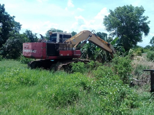 ขาย KOMATSU PC200-3 เครื่องดีช่วงล่างดีเป็นรถยกอ้อยในลานแต่ให้บุ้งกี๋เหมือนเดิมราคา 250,000