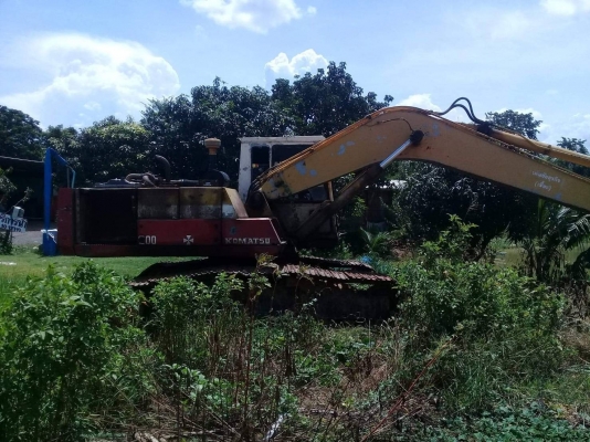ขาย KOMATSU PC200-3 เครื่องดีช่วงล่างดีเป็นรถยกอ้อยในลานแต่ให้บุ้งกี๋เหมือนเดิมราคา 250,000