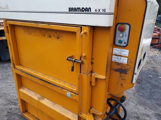 ขาย เครื่องอัดขยะ ขวดพลาสติก กระป๋องน้ำอัดลม กระดาษ เป็นก้อนสี่เหลี่ยม Bramidan 4-X 16 แรงกด 16 ตัน ขาย เครื่องอัดขยะ ขวดพลาสติก กระป๋องน้ำอัดลม กระดาษ เป็นก้อนสี่เหลี่ยม Bramidan 4-X 16 แรงกด 16 ตัน
