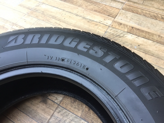 215-70-15 ปี 18 1 ปี 17 3 ยาง BRIDESTONE 4 เส้น 3000 ยางสวยไม่บวมไม่กินข้างดอกยางเหลือเยอะเอาไปวิ่งก 215-70-15 ปี 18 1 ปี 17 3 ยาง BRIDESTONE 4 เส้น 3000 ยางสวยไม่บวมไม่กินข้างดอกยางเหลือเยอะเอาไปวิ่งก