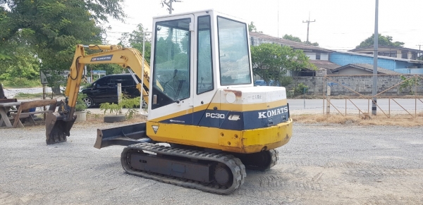 รถขุดโคมัสสุ PC30-6 เก่าญี่ปุ่น รถขุดโคมัสสุ PC30-6 เก่าญี่ปุ่น