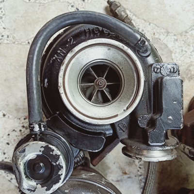 ขายเทอร์โบ Cummins he221 ลูกล่ะ 7,500