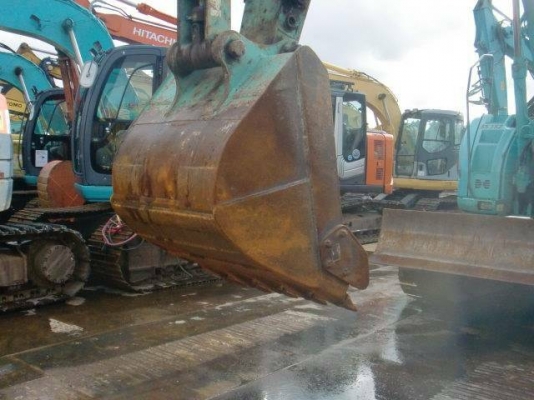 รถขุดรุ่นยอดนิยม KOBELCO SK135SR-2 YY-05 นำเข้าจากญี่ปุ่นโดยตรง โทร.090-986-2521 อ๊อบ