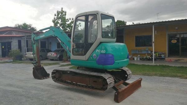 ขาย KOMATSU PC40-7 เก๋ง สวย นำเข้าจากญี่ปุ่น โทร.090-986-2521 อ๊อบ ขาย KOMATSU PC40-7 เก๋ง สวย นำเข้าจากญี่ปุ่น โทร.090-986-2521 อ๊อบ