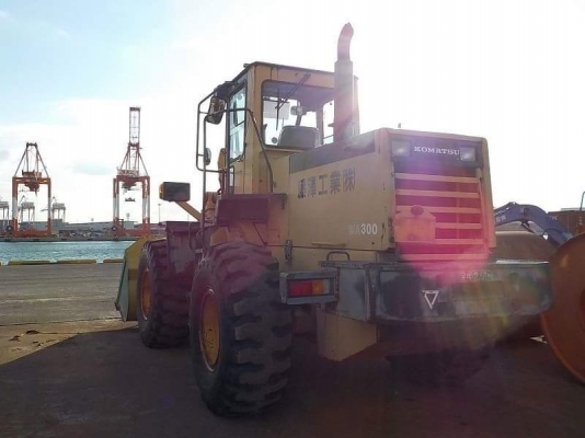 ขาย KOMATSU WA300-1 ซีเรียล 31,xxx นำเข้าจากญี่ปุ่น โทร&bull;090-986-2521 อ๊อบ