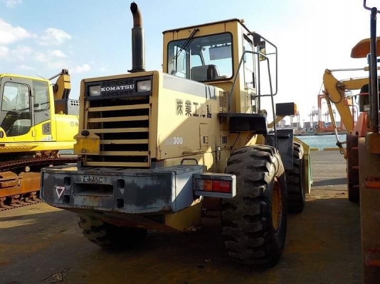 ขาย KOMATSU WA300-1 ซีเรียล 31,xxx นำเข้าจากญี่ปุ่น โทร&bull;090-986-2521 อ๊อบ