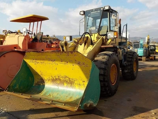 ขาย KOMATSU WA300-1 ซีเรียล 31,xxx นำเข้าจากญี่ปุ่น โทร&bull;090-986-2521 อ๊อบ