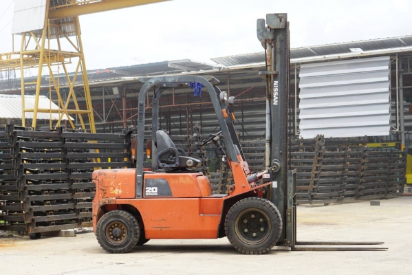 โฟล์คลิฟท์ Nissan FG20 ยก 2-2.5 ตัน เสายกสูง 4.5 เมตร เกียร์ออโต้ ล้อหน้าคู่ ยางตันเปลี่ยนใหม่ 6 เส้น โฟล์คลิฟท์ Nissan FG20 ยก 2-2.5 ตัน เสายกสูง 4.5 เมตร เกียร์ออโต้ ล้อหน้าคู่ ยางตันเปลี่ยนใหม่ 6 เส้น