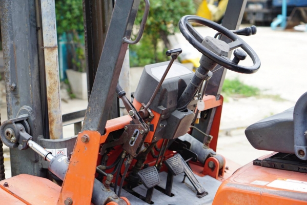 โฟล์คลิฟท์ Nissan FG20 ยก 2-2.5 ตัน เสายกสูง 4.5 เมตร เกียร์ออโต้ ล้อหน้าคู่ ยางตันเปลี่ยนใหม่ 6 เส้น โฟล์คลิฟท์ Nissan FG20 ยก 2-2.5 ตัน เสายกสูง 4.5 เมตร เกียร์ออโต้ ล้อหน้าคู่ ยางตันเปลี่ยนใหม่ 6 เส้น