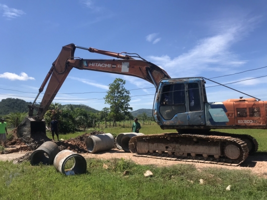 ขาย HITACHI 200-3ระบบไฟเต็มไม่มีเอกสารราคา 400,000