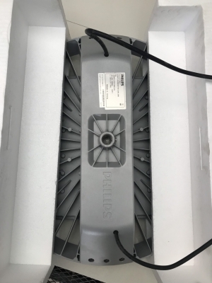 โคมโรงงาน LED Philips 100 W รุ่น PLHBB689P 100w ยังไม่เคยใช้งาน
