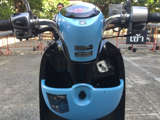 ขายHONDA scoopy-i เครื่องหัวฉีด รถสวยสภาพดี พร้อมใช้งาน อยู่ห้วยขวาง กทม.เล่มและชุดโอนพร้อม