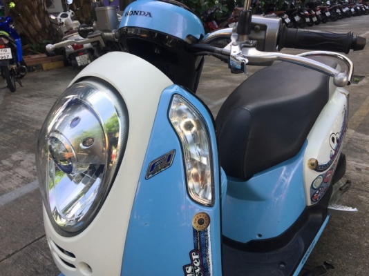 ขายHONDA scoopy-i เครื่องหัวฉีด รถสวยสภาพดี พร้อมใช้งาน อยู่ห้วยขวาง กทม.เล่มและชุดโอนพร้อม