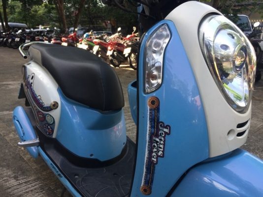 ขายHONDA scoopy-i เครื่องหัวฉีด รถสวยสภาพดี พร้อมใช้งาน อยู่ห้วยขวาง กทม.เล่มและชุดโอนพร้อม