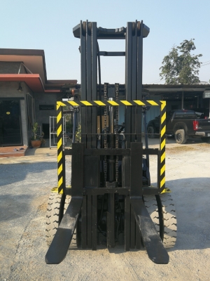 ขายรถนำเข้าจากญี่ปุ่น คันนี้สวยมาก KOMATSU 3ตัน เสาสูง 6เมตร โทร.090-986-2521 อ๊อบ