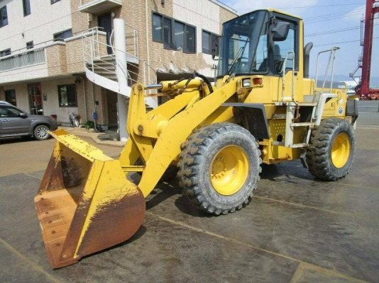 ขาย รถตักล้อยาง KOMATSU WA 200-3 นำเข้าจากญี่ปุ่นโดยตรง โทร.090-986-2521 อ๊อบ