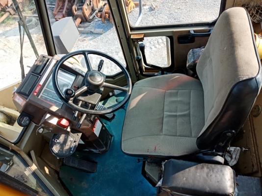 ขาย KOMATSU WA300-1 ซีเรียล 31,xxx นำเข้าจากญี่ปุ่น โทร&bull;090-986-2521 อ๊อบ