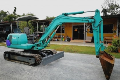 ขาย KOMATSU PC40-7 สวย นำเข้าจากญี่ปุ่น โทร.090-986-2521 อ๊อบ
