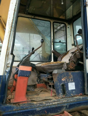 ขาย KOMATSU PC200-5 ไม่มีเอกสารไม่มีระบบไฟช่วงล่างใหม่ราคา 450,000 ขาย KOMATSU PC200-5 ไม่มีเอกสารไม่มีระบบไฟช่วงล่างใหม่ราคา 450,000