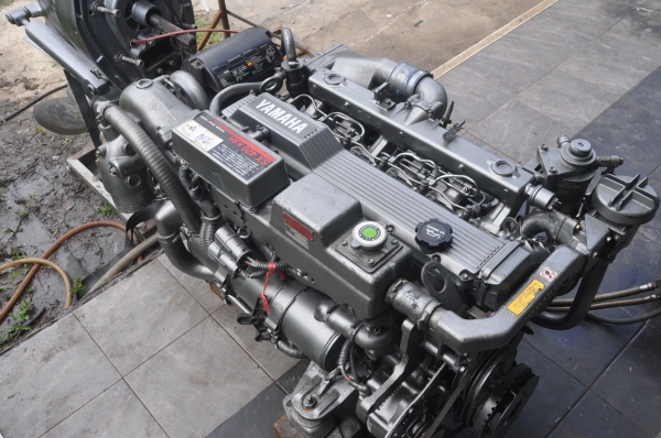 เครื่องเรือยอร์ช ดีเชล แรงๆ ...... Yamaha 420 sx 300 hp