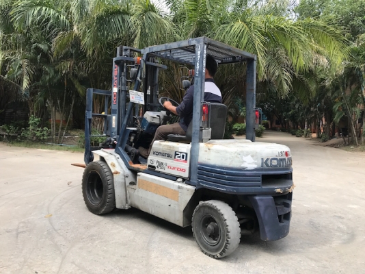 ขายFORKLIFT KOMATSU FD20-11(2ตัน)งากระดก(ล้อหน้าคู่) เสา3.0เมตร สวยเดิมจากญี่ปุ่น ยังไม่เคยใช้ในไทย 185,000เท่านั้น!!