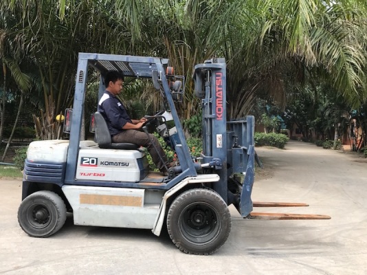 ขายFORKLIFT KOMATSU FD20-11(2ตัน)งากระดก(ล้อหน้าคู่) เสา3.0เมตร สวยเดิมจากญี่ปุ่น ยังไม่เคยใช้ในไทย 185,000เท่านั้น!!