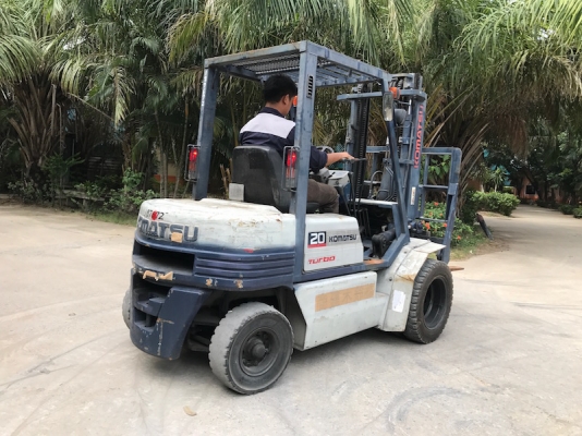 ขายFORKLIFT KOMATSU FD20-11(2ตัน)งากระดก(ล้อหน้าคู่) เสา3.0เมตร สวยเดิมจากญี่ปุ่น ยังไม่เคยใช้ในไทย 185,000เท่านั้น!!