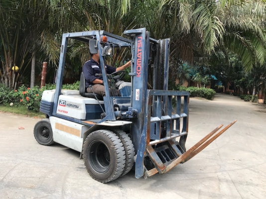 ขายFORKLIFT KOMATSU FD20-11(2ตัน)งากระดก(ล้อหน้าคู่) เสา3.0เมตร สวยเดิมจากญี่ปุ่น ยังไม่เคยใช้ในไทย 185,000เท่านั้น!!