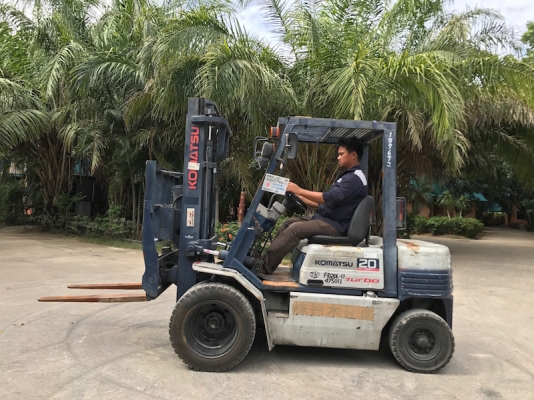 ขายFORKLIFT KOMATSU FD20-11(2ตัน)งากระดก(ล้อหน้าคู่) เสา3.0เมตร สวยเดิมจากญี่ปุ่น ยังไม่เคยใช้ในไทย 185,000เท่านั้น!!
