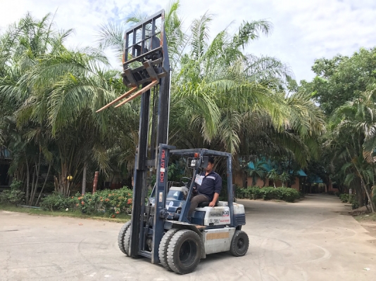 ขายFORKLIFT KOMATSU FD20-11(2ตัน)งากระดก(ล้อหน้าคู่) เสา3.0เมตร สวยเดิมจากญี่ปุ่น ยังไม่เคยใช้ในไทย 185,000เท่านั้น!!